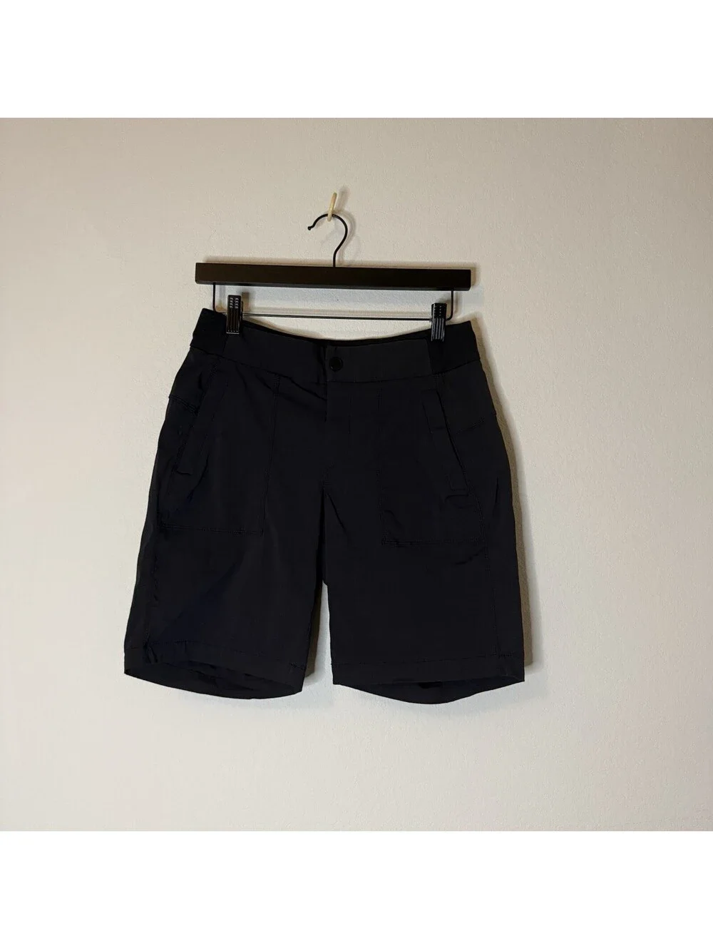 Athleta Women’s Black Bermuda Walking Shorts Size 4 Stretch 8” Inseam